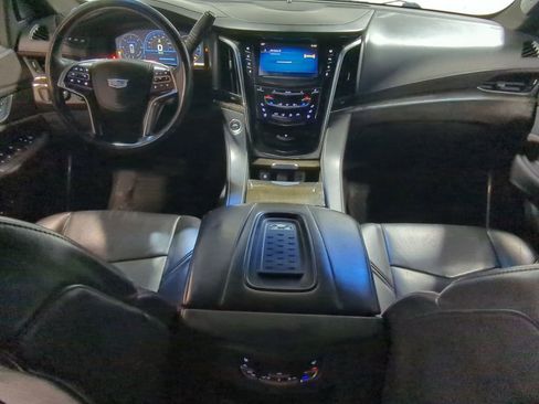Used 2015 Cadillac Escalade Platinum image 28