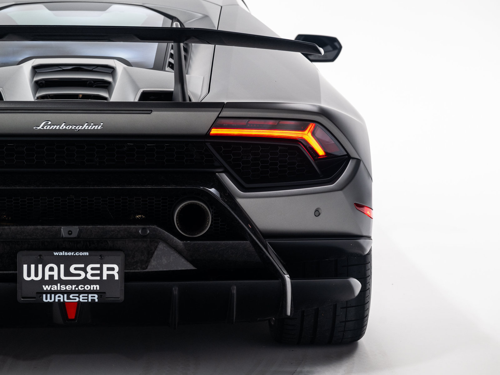 Used 2018 Lamborghini Huracan Performante AWD/4WD image 22