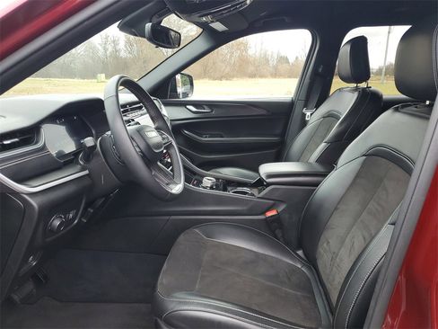 Used 2023 Jeep Grand Cherokee L Laredo image 8