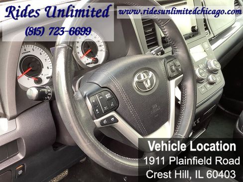 Used 2016 Toyota Sienna SE w/ SE Preferred Package FWD image 24