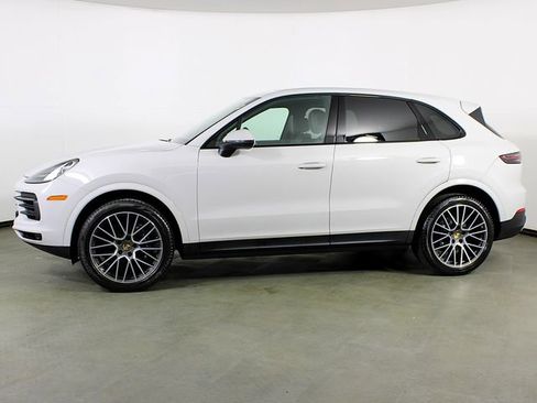 Certified 2023 Porsche Cayenne w/ Premium Package AWD/4WD image 2