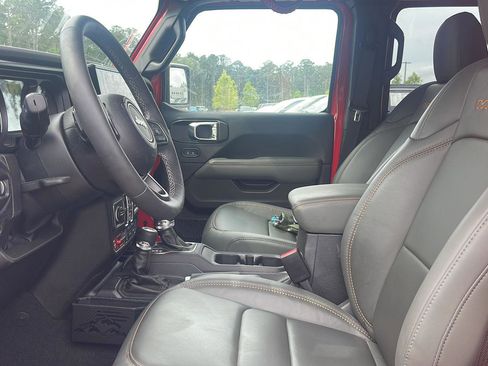 Used 2025 Jeep Gladiator Mojave AWD/4WD image 14