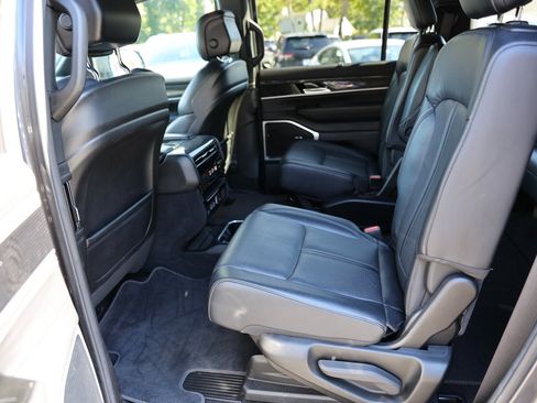 Used 2022 Jeep Wagoneer Series III w/ Convenience Group I image 23