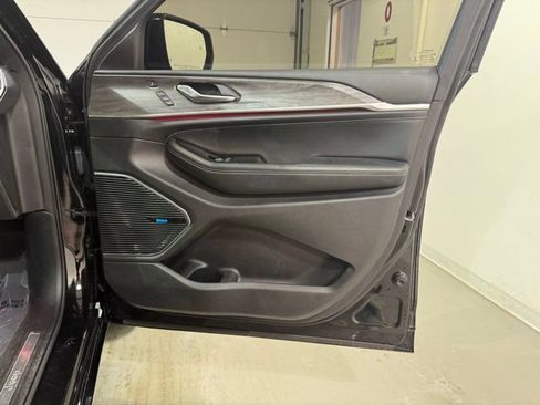 Used 2021 Jeep Grand Cherokee L Overland w/ Luxury Tech Group IV image 30