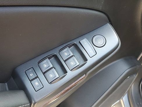 Certified 2019 GMC Yukon SLE w/ SLE Value Package AWD/4WD image 16