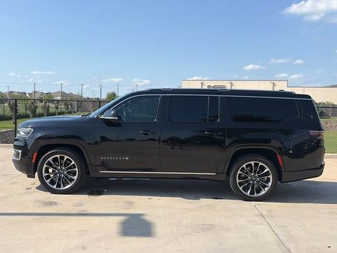 Used 2023 Jeep Wagoneer L Series III w/ Premium Group I AWD/4WD image 6