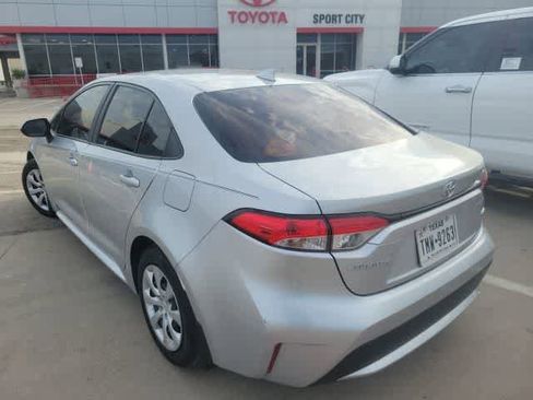 Used 2021 Toyota Corolla LE FWD image 2