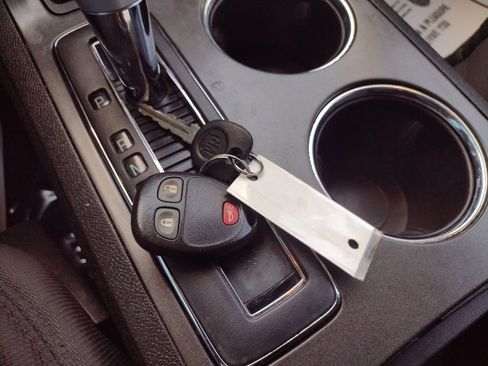 Used 2012 Chevrolet Traverse LT image 21