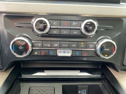 Used 2025 Ford F450 Platinum w/ Platinum Plus Package AWD/4WD image 28