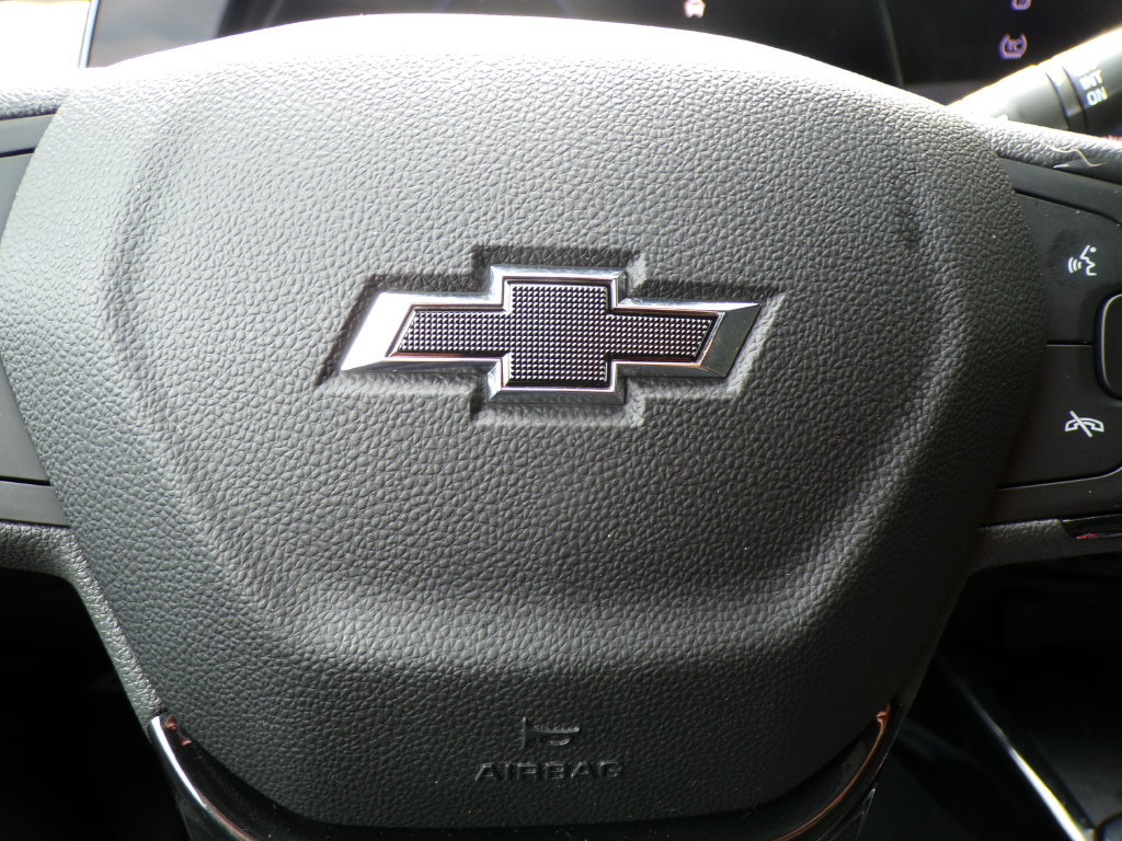 Used 2025 Chevrolet Trax RS w/ Sunroof Package FWD image 33