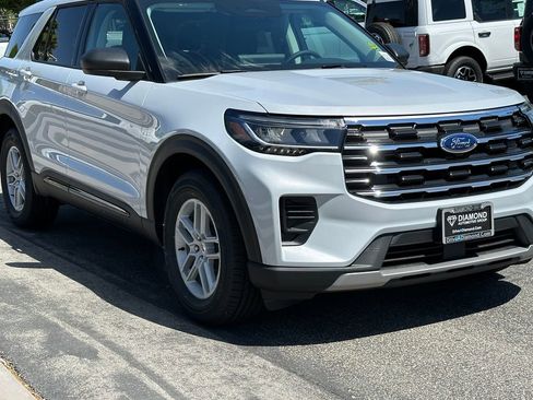 New 2026 Ford Explorer Active RWD image 11