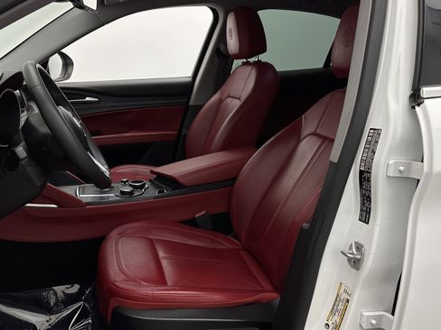 Used 2019 Alfa Romeo Stelvio image 14