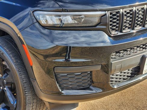 Used 2023 Jeep Grand Cherokee L Laredo image 11