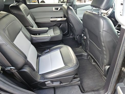 Used 2022 Ford Explorer XLT w/ Equipment Group 202A image 27