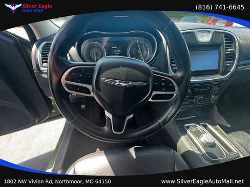 Used 2019 Chrysler 300 Touring w/ Sport Appearance Package RWD image 7