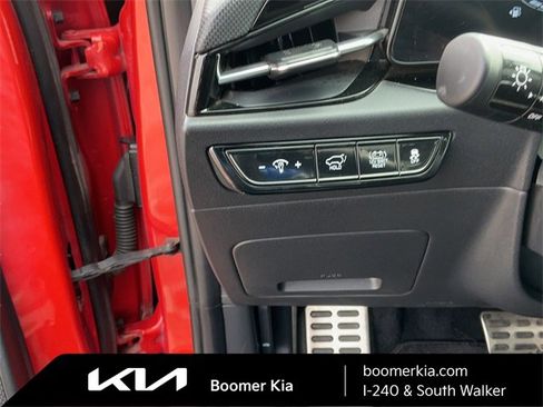 Used 2023 Kia Niro SX Touring image 19