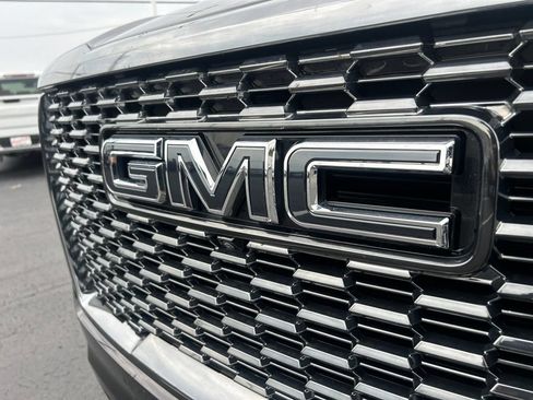 Used 2024 GMC Yukon Denali Ultimate AWD/4WD image 10