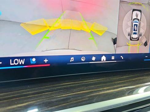 Used 2026 BMW X7 xDrive40i AWD/4WD image 19