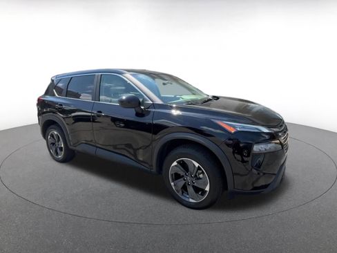 Used 2025 Nissan Rogue SV FWD image 2