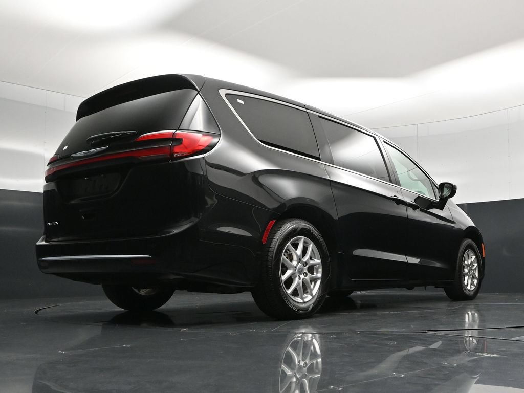 Used 2024 Chrysler Pacifica Touring-L FWD image 52