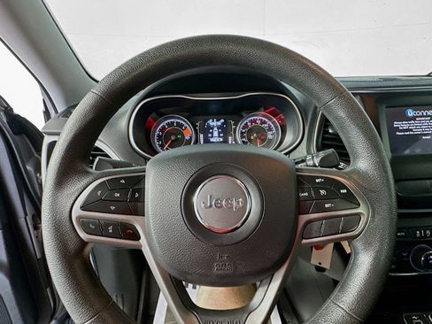 Used 2019 Jeep Cherokee Latitude w/ Popular Appearance Group FWD image 11