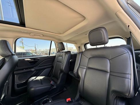 Used 2023 Lincoln Aviator 2WD w/ Premium Package image 7