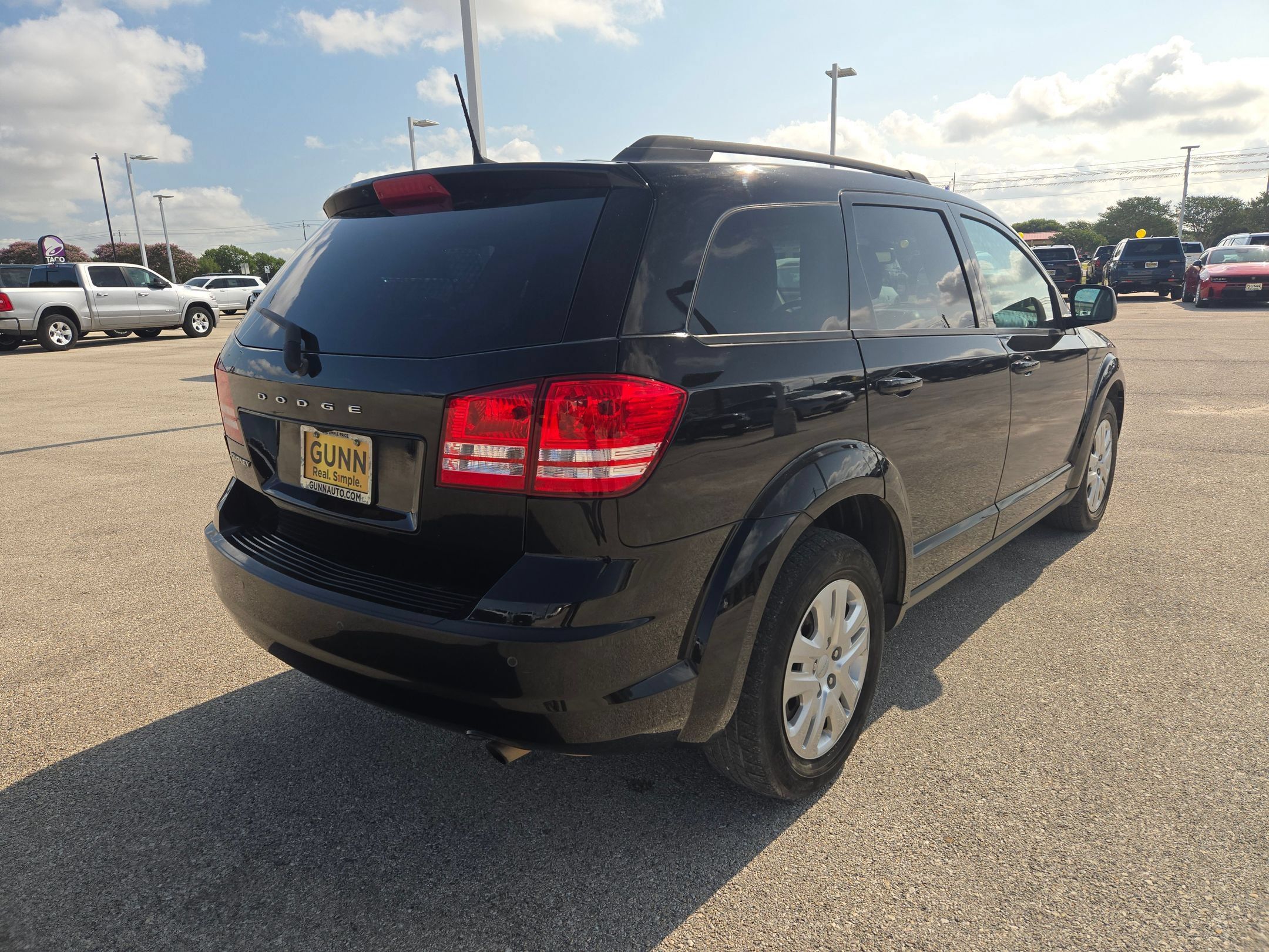 Used 2020 Dodge Journey SE w/ SE Popular Equipment Group FWD image 3