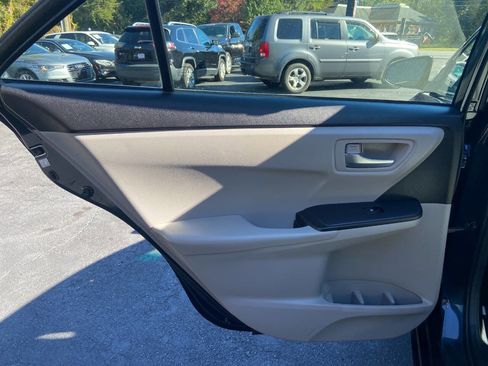 Used 2016 Toyota Camry XLE image 21