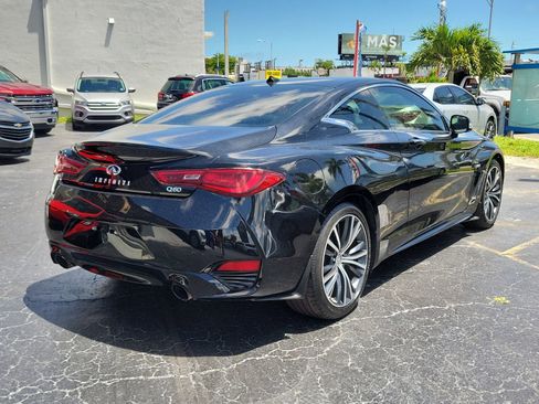 Used 2017 INFINITI Q60 2.0t w/ Moonroof Package RWD image 4