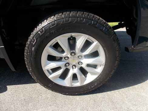 Used 2020 Chevrolet Silverado 1500 Custom w/ Custom Value Package RWD image 17