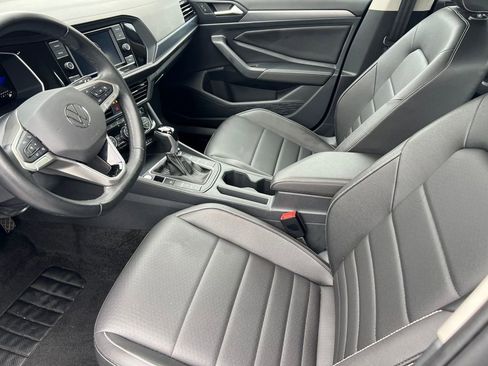 Used 2024 Volkswagen Jetta SE image 9