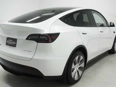 Used 2023 Tesla Model Y Long Range AWD/4WD image 4