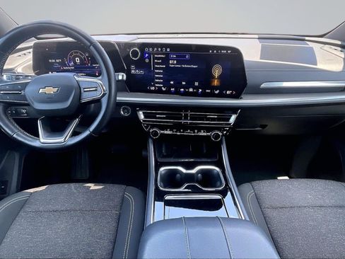 Used 2024 Chevrolet Traverse LT FWD image 16