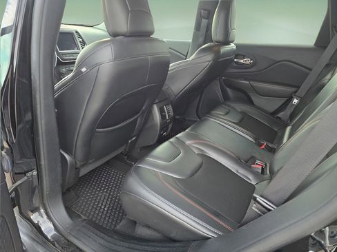 Used 2021 Jeep Cherokee Trailhawk w/ Technology Group image 15