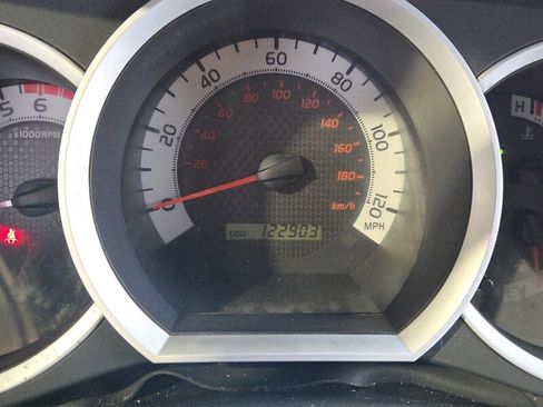 Used 2015 Toyota Tacoma 4x4 Access Cab w/ Convenience Package image 16