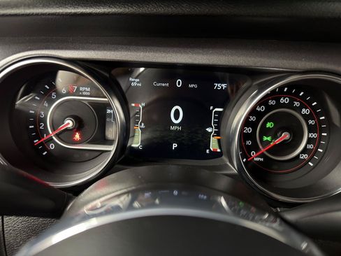 Used 2021 Jeep Gladiator Mojave AWD/4WD image 19