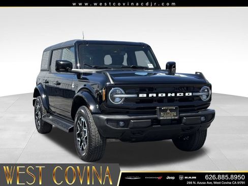 Used 2025 Ford Bronco Outer Banks AWD/4WD image 2