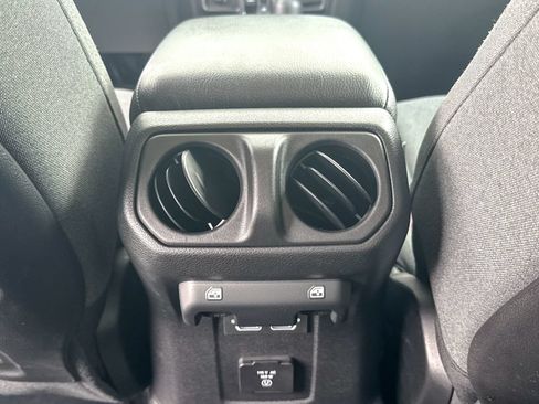 Used 2026 Jeep Wrangler Unlimited Rubicon AWD/4WD image 21