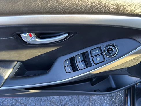 Used 2014 Hyundai Elantra GT w/ Option Group 02 image 12