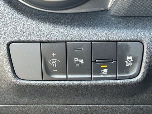 Used 2022 Hyundai Kona Limited w/ Cargo Package FWD image 24
