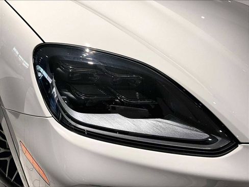 Used 2025 Porsche Cayenne Coupe image 15