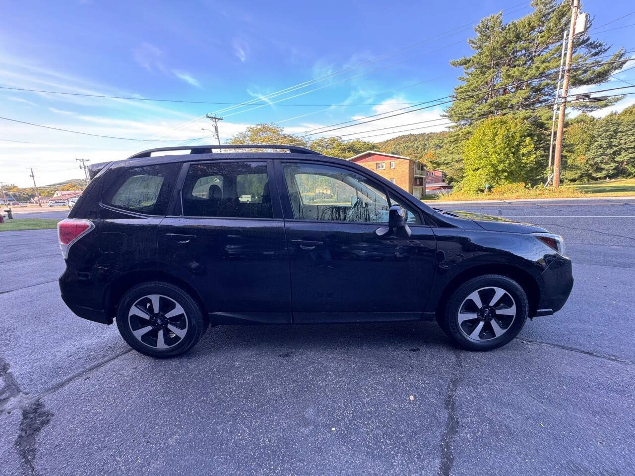 Used 2017 Subaru Forester 2.5i Premium w/ All-Weather Package AWD/4WD image 3