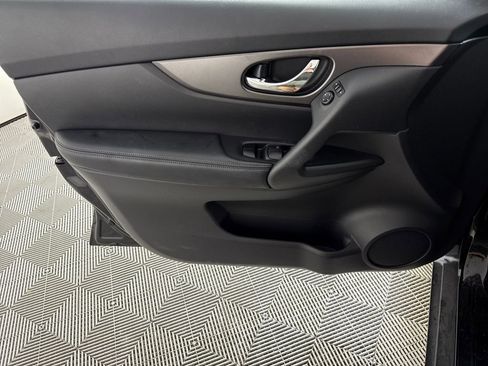 Used 2015 Nissan Rogue SV w/ SV Premium Package image 10