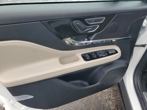 New 2026 Lincoln Corsair Premiere image 8