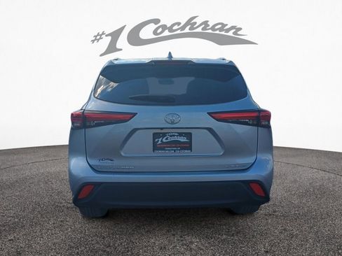 Used 2021 Toyota Highlander XLE image 6