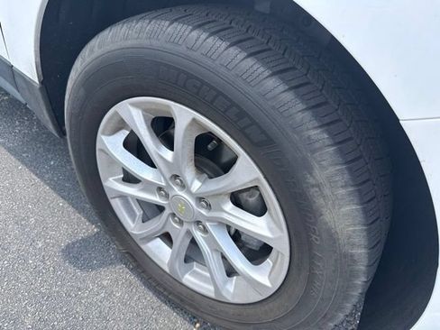 Used 2020 Chevrolet Equinox LT w/ Driver Convenience Package FWD image 9