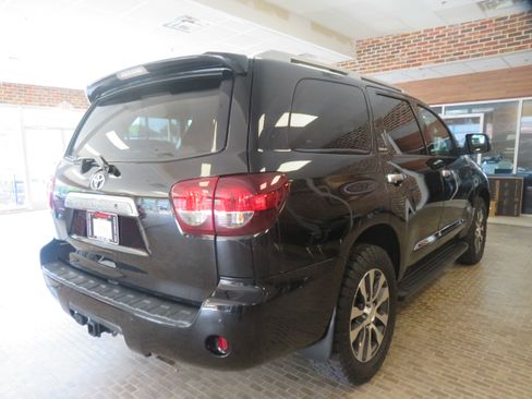 Used 2018 Toyota Sequoia Limited w/ Safety & Convenience Package AWD/4WD image 4