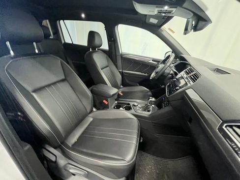 Certified 2022 Volkswagen Tiguan SE R-Line image 13