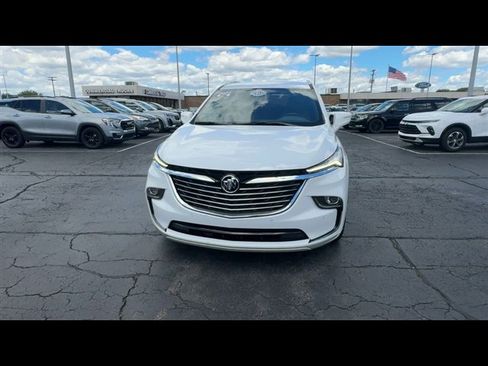 Used 2024 Buick Enclave Essence AWD/4WD image 3