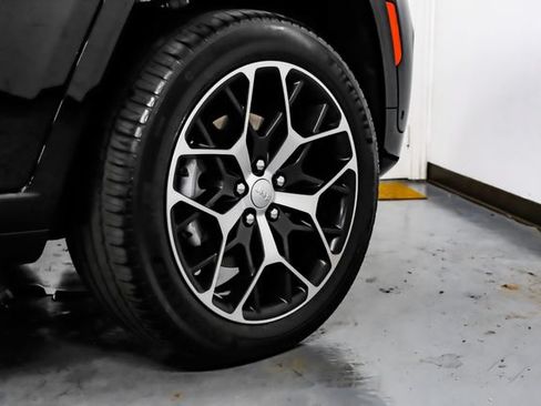 Used 2022 Jeep Grand Cherokee Summit AWD/4WD image 93